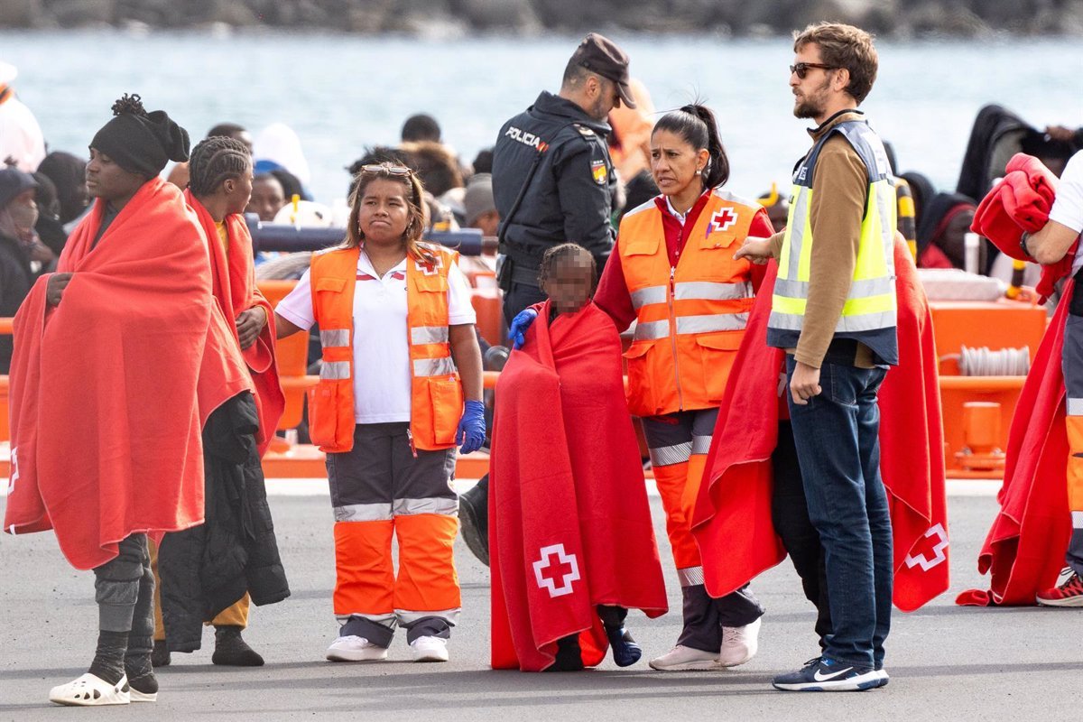 Rescatadas 40 personas en neumática cerca de Lanzarote