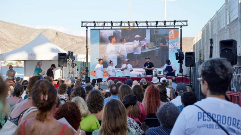 Además, los asistentes podrán disfrutar de demostraciones culinarias a cargo de reconocidos chefs, como el chef con estrella Michelin, David Pérez, y degustar una amplia variedad de platos elaborados con pescado fresco de la zona. Asimismo, habrá actividades para los más pequeños, como la elaboración de pulseras con nudos marineros o la creación de manualidades con motivos marinos.

La Feria del Pescado 2025 se enmarca en el compromiso del Ayuntamiento de Arona por promover la cultura pesquera y potenciar el sector primario en el municipio, fomentando el consumo de pescado fresco y de calidad, y destacando la importancia de la pesca sostenible y responsable en la isla de Tenerife.

La jornada concluirá con el tradicional acto de entrega de premios a los participantes en el concurso de gastronomía marinera y con una gran paella popular elaborada con pescado fresco de la lonja de Los Cristianos. Sin duda, la XI Feria del Pescado promete ser un evento inolvidable para todos los amantes de la gastronomía y la cultura marinera.