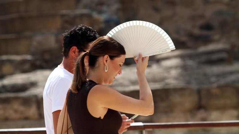 Alerta por altas temperaturas en Tenerife y Gran Canaria con máximas de hasta 39 grados.