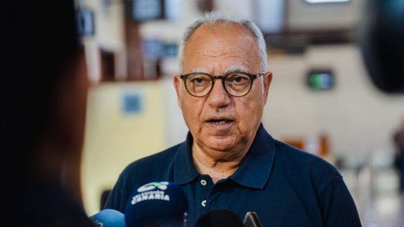 Curbelo pide a AENA tasas diferenciadas para Canarias y se opone a subida del 6,5%