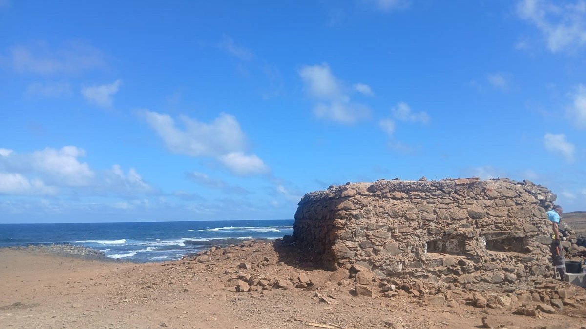Desalojan búnker histórico de La Punta de El Confital en Las Palmas tras años de ocupación