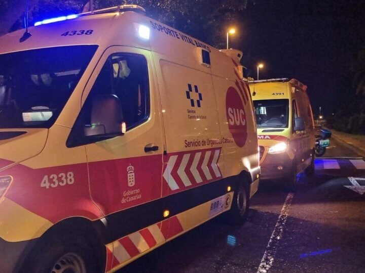 Dos varones heridos tras caer de cristalera en La Laguna, Tenerife.