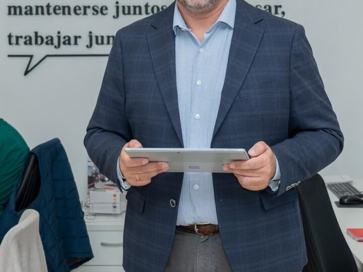 El Cabildo destina 700.000 euros a subvencionar sistemas eléctricos renovables para viviendas afectadas por el volcán