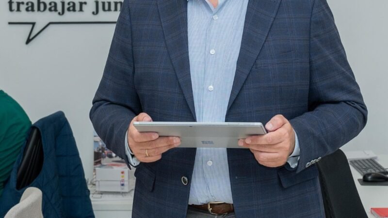 El Cabildo destina 700.000 euros a subvencionar sistemas eléctricos renovables para viviendas afectadas por el volcán