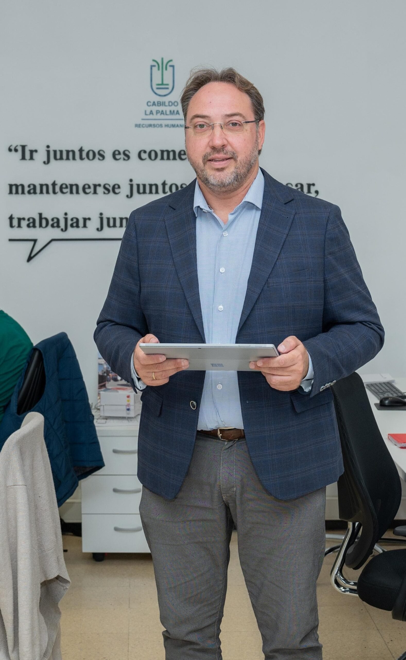 El Cabildo destina 700.000 euros a subvencionar sistemas eléctricos renovables para viviendas afectadas por el volcán