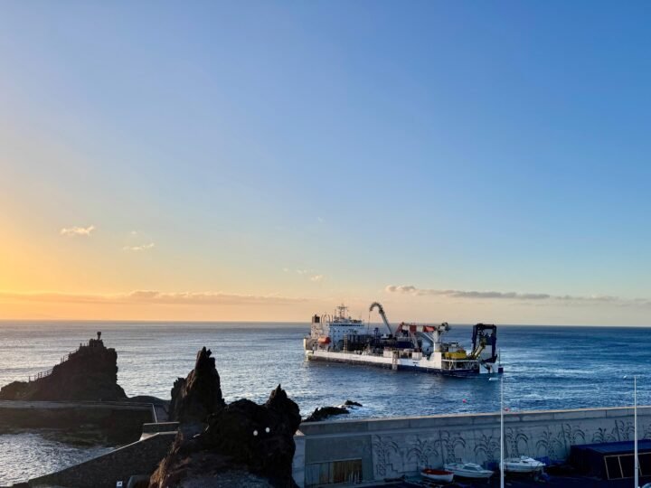 Inicio de trabajos para instalación de cable submarino entre La Gomera y Tenerife.