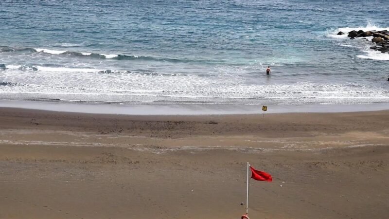 Precaución en el mar tras dos fallecidos por ahogamiento en Canarias