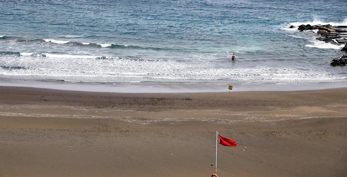 Precaución en el mar tras dos fallecidos por ahogamiento en Canarias