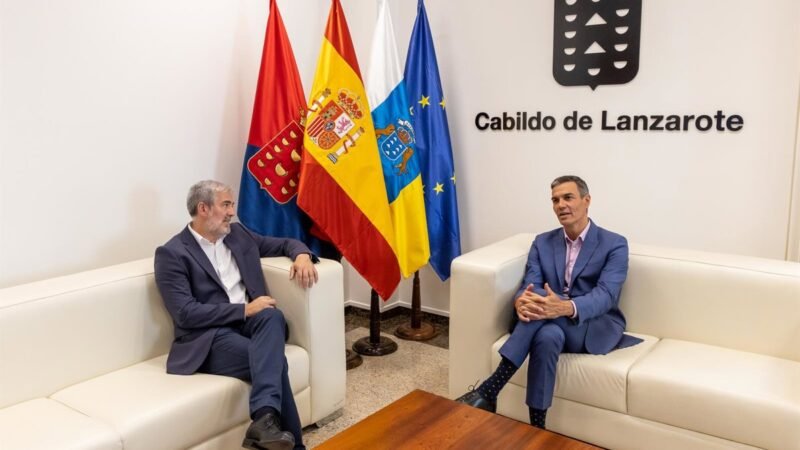 Sánchez y Clavijo seguirán trabajando juntos en la agenda canaria y el reto migratorio.