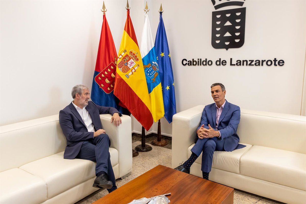 Sánchez y Clavijo seguirán trabajando juntos en la agenda canaria y el reto migratorio.