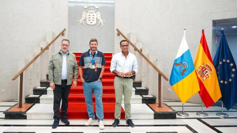 Suárez elogia la entrega y constancia de Carmelo Pérez, campeón mundial de duatlón paralímpico