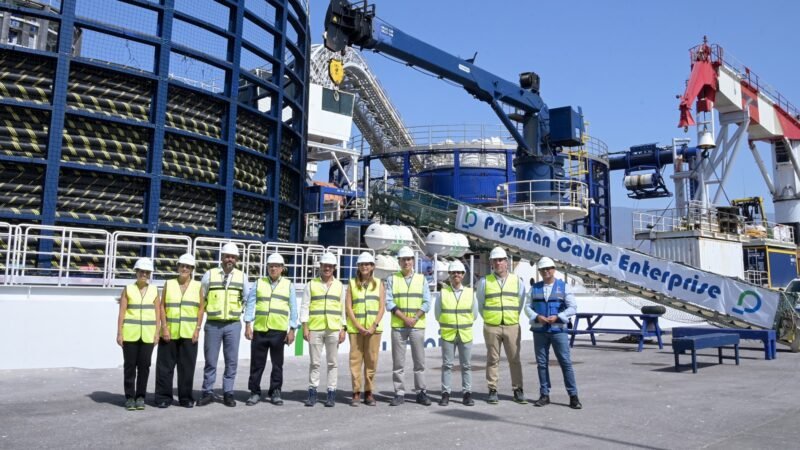 Tendido del cable eléctrico submarino entre Tenerife y La Gomera en marcha