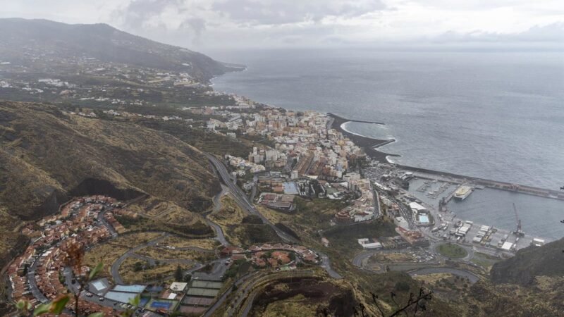 Tiempo nuboso en Canarias con probabilidad de lluvia débil