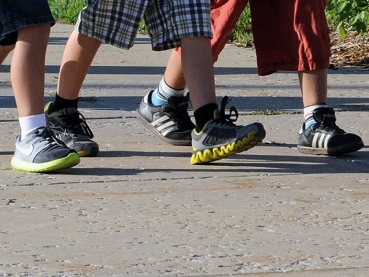 Un niño de 6 años herido al caer con su patinete en Arona, Tenerife.