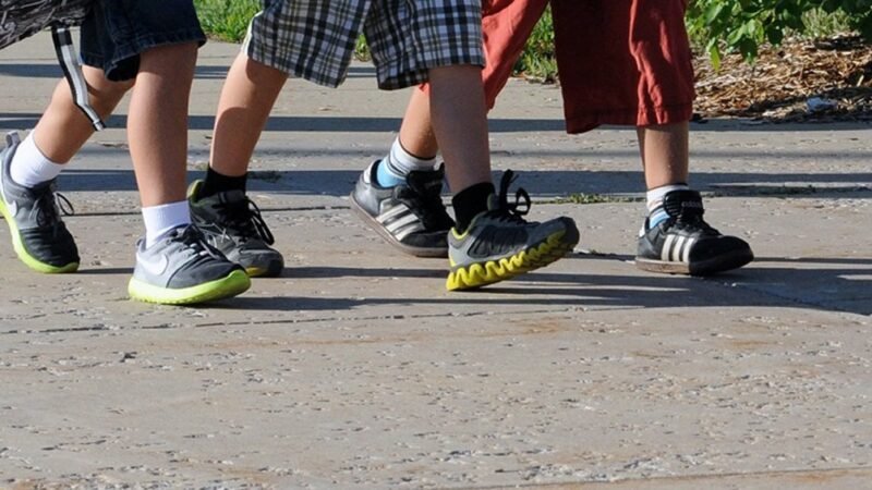 Un niño de 6 años herido al caer con su patinete en Arona, Tenerife.