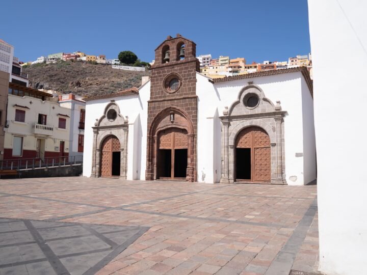 Acto Institucional de las Jornadas Colombinas en la Plaza de la Iglesia de Nuestra Señora de La Asunción