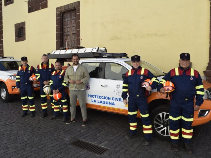Actualización de uniformes del personal de Protección Civil de La Laguna