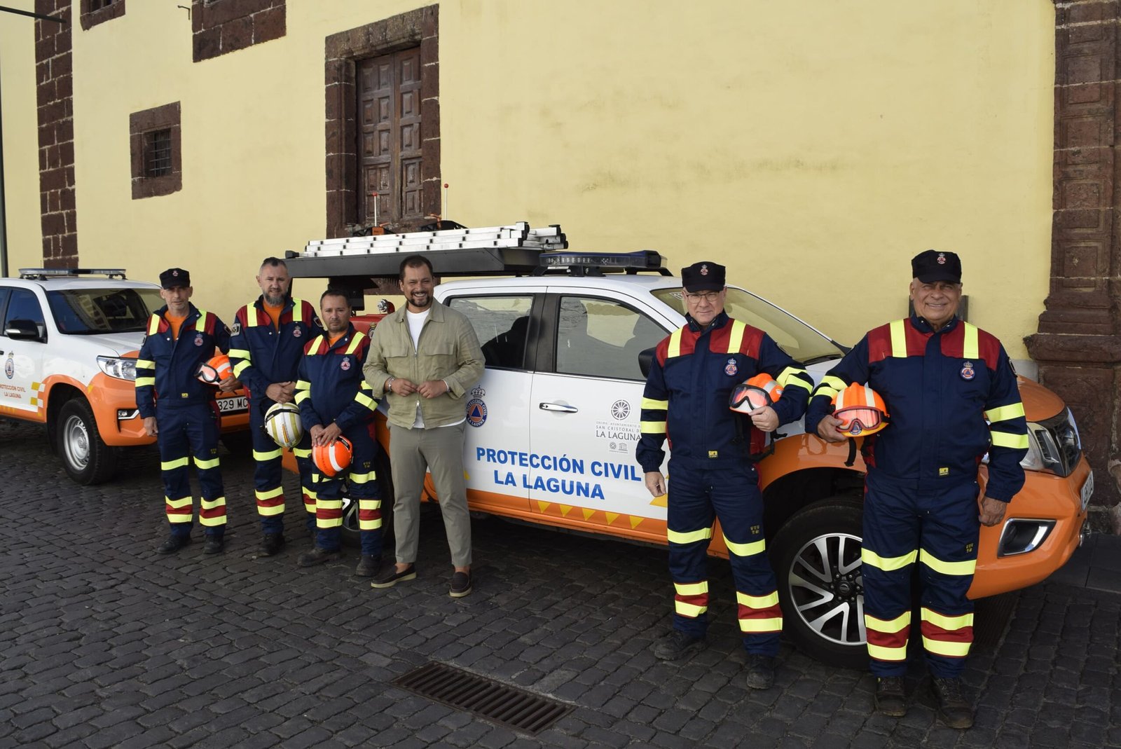Actualización de uniformes del personal de Protección Civil de La Laguna