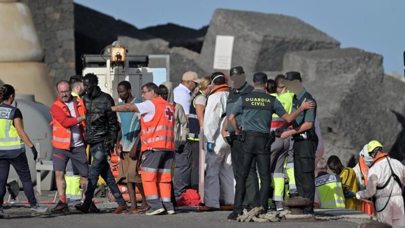 Canarias pide a la UE diferenciar entre menores y adultos migrantes y desplegar Frontex en sus aguas.