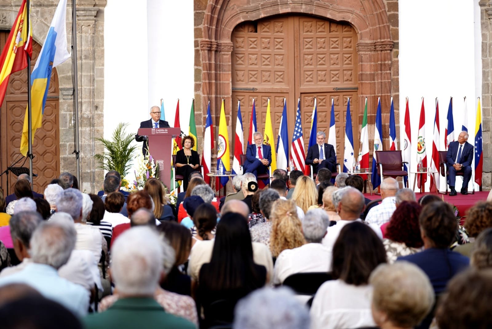 Curbelo apela a sembrar “semillas de paz” y defiende derechos humanos en Jornadas Colombinas