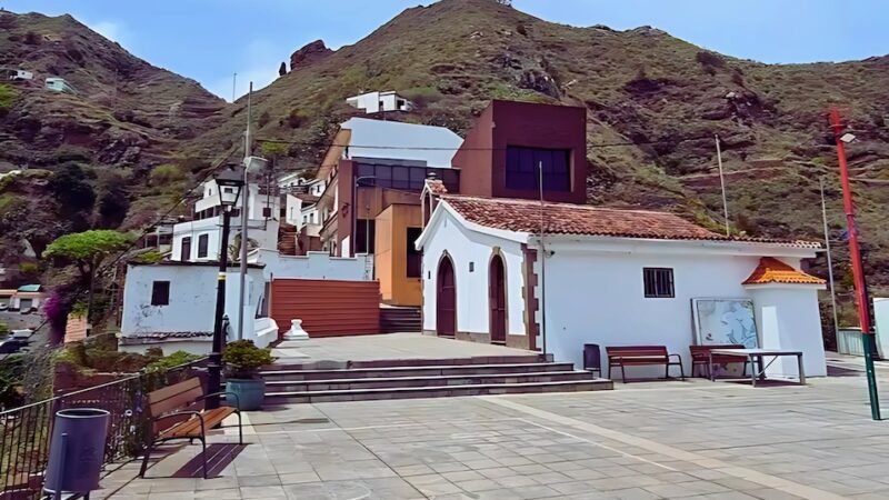 Demolición de casa en ruinas del Batán para garantizar seguridad vecinal.