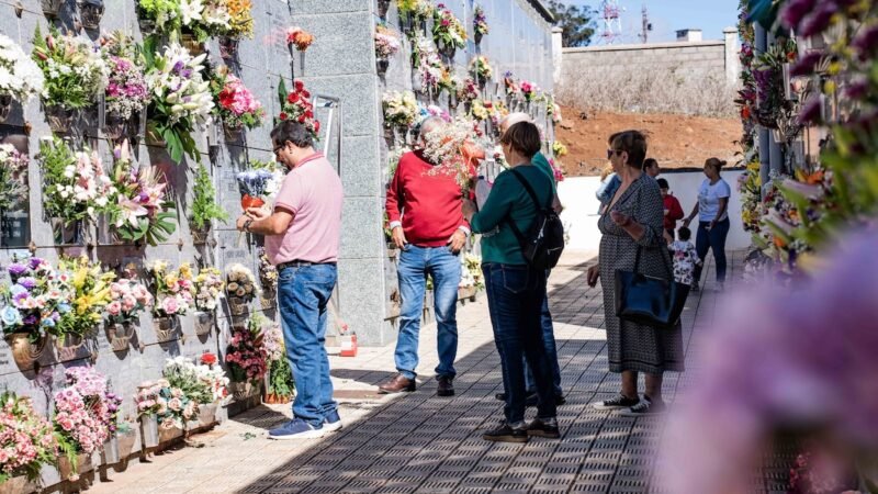 El Ayuntamiento de La Laguna incorpora plataforma portaféretros en cementerio de San Luis