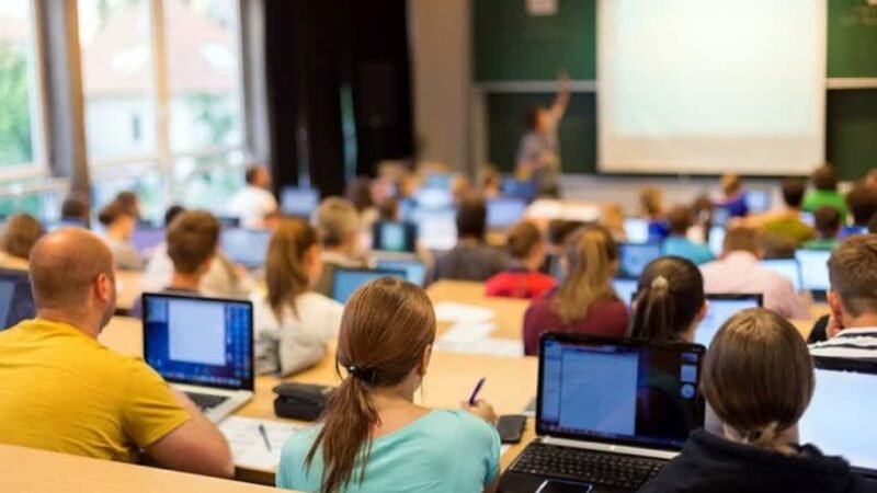 El Cabildo de La Gomera mantiene abierto el plazo de becas Erasmus y Sicue