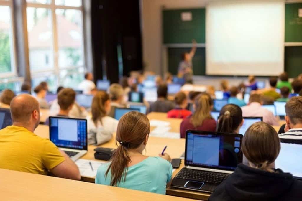 El Cabildo de La Gomera mantiene abierto el plazo de becas Erasmus y Sicue
