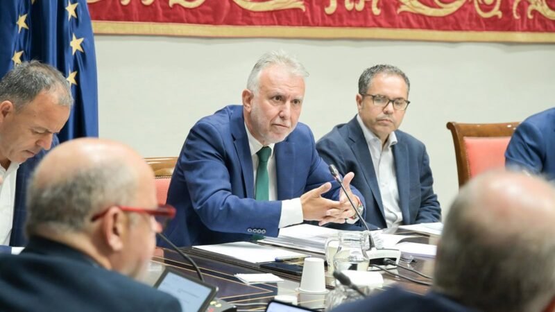 El Parlamento canario responsabiliza a Torres y consejeros de Sanidad por contratos durante la pandemia.