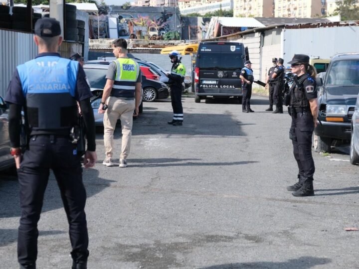 La Policía Local descubre talleres clandestinos de vehículos en Los Tarahales.