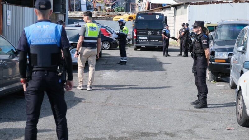 La Policía Local descubre talleres clandestinos de vehículos en Los Tarahales.