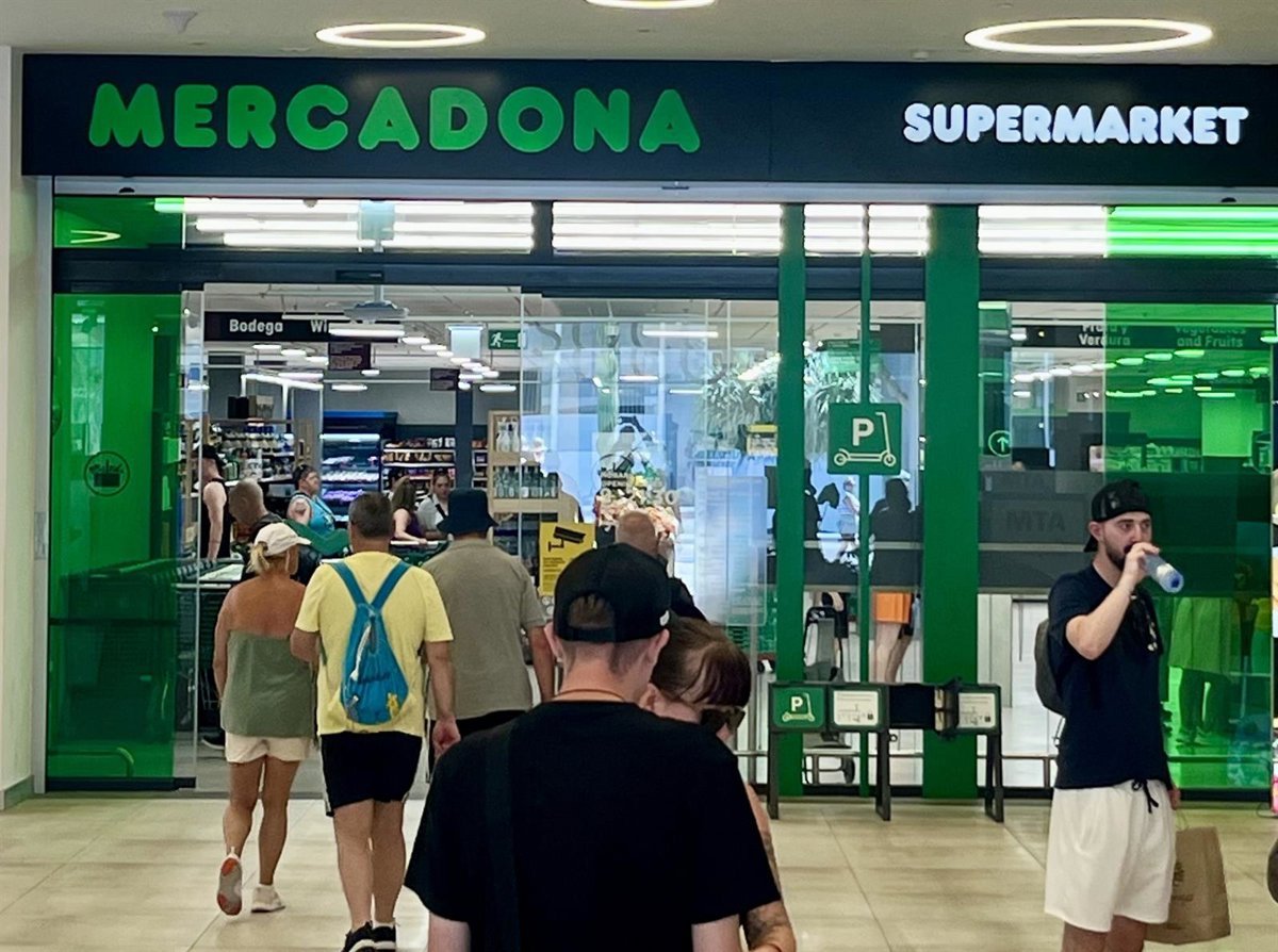 Mercadona amplía zona de descanso en sección Listo para Comer en Puerto del Carmen, Lanzarote.