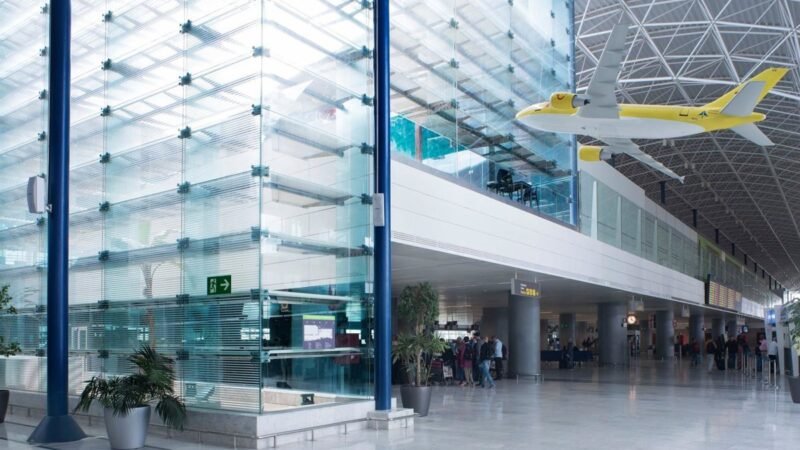 Normalidad en Aeropuerto de Fuerteventura tras desviar vuelos por drones.