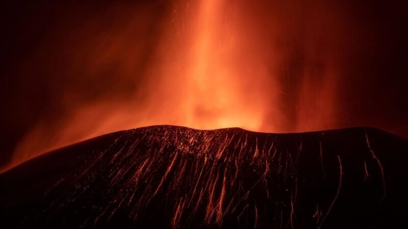 Participan 1.000 efectivos en simulacro de erupción volcánica en Garachico (Tenerife)