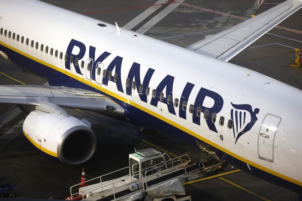 Podemos denuncia a Ryanair por chantaje económico con recorte de plazas