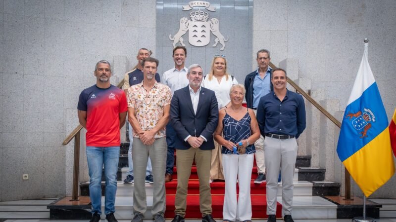 Recepción de deportistas máster en Las Palmas por logros en Campeonato del Mundo