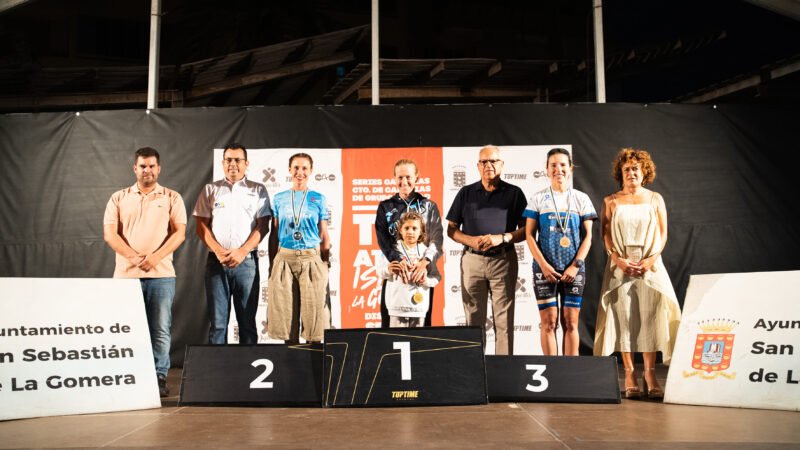 Ricardo Hernández y Mia Leadbeater ganan Triatlón ‘Isla de La Gomera’ 2025