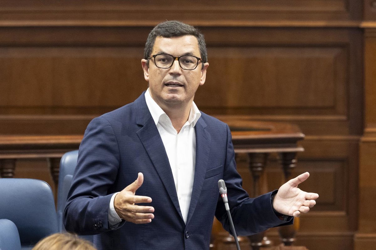 Rodríguez reconoce la importancia de Ryanair para la conectividad en Canarias.