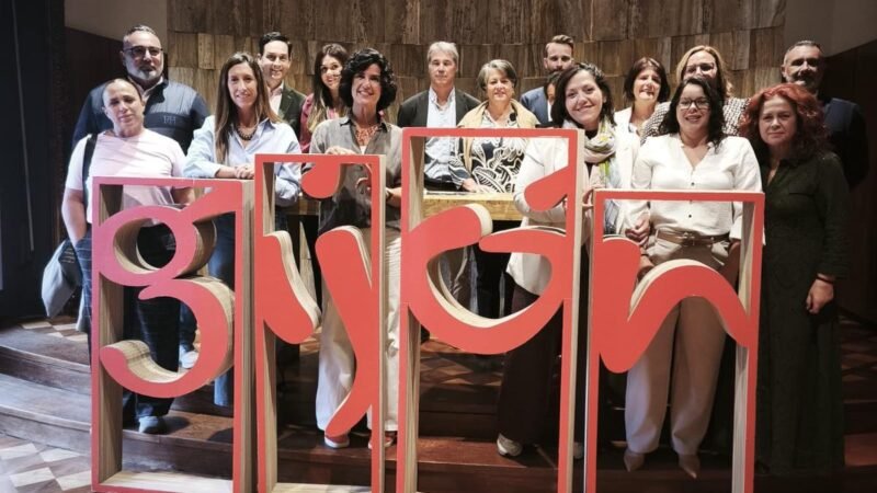 Arona se enfoca en fortalecer el comercio local con visita a Gijón.