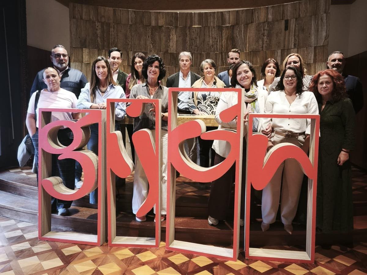 Arona se enfoca en fortalecer el comercio local con visita a Gijón.