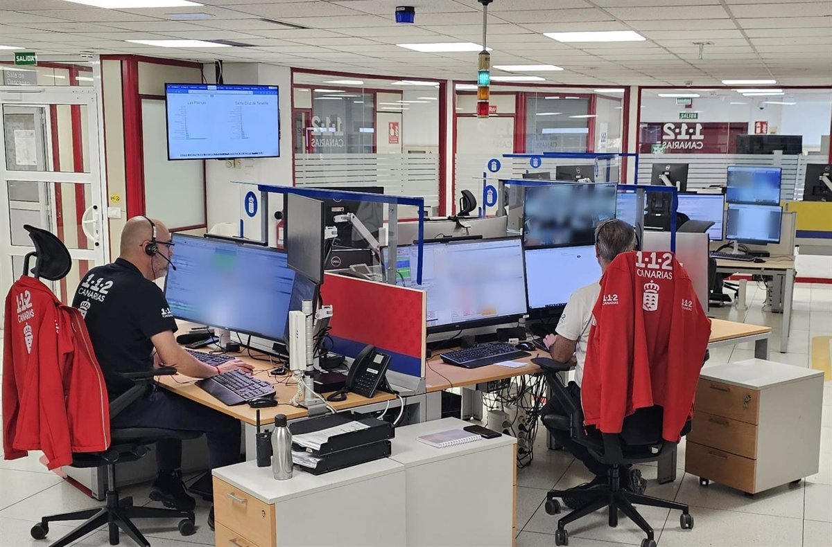 Colisión entre moto y camión en TF-5 deja motorista herido en La Laguna.