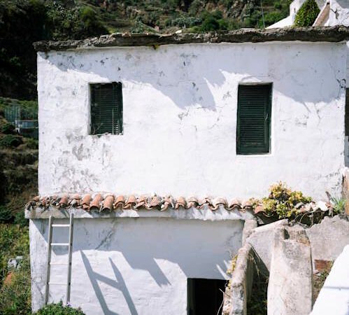 Comienzan trabajos de demolición de casa en ruinas en El Batán