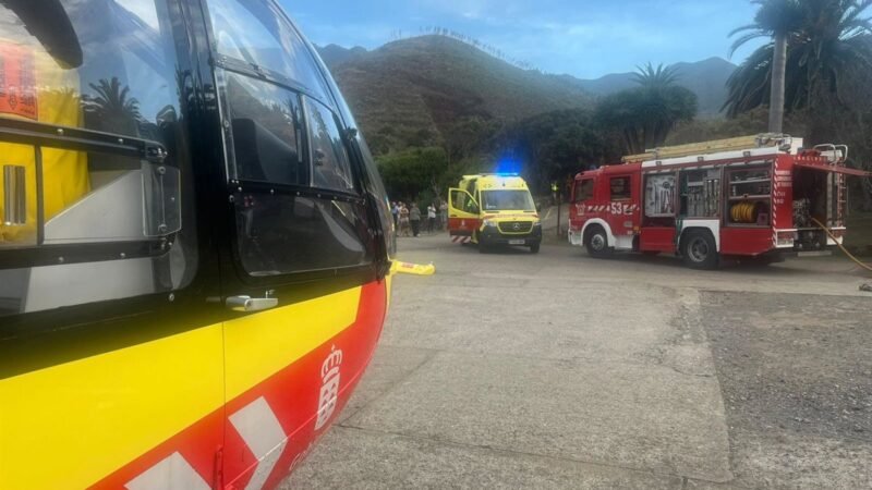 Conductor en estado crítico tras volcar y sufrir parada cardiorrespiratoria en Buenavista del Norte, Tenerife