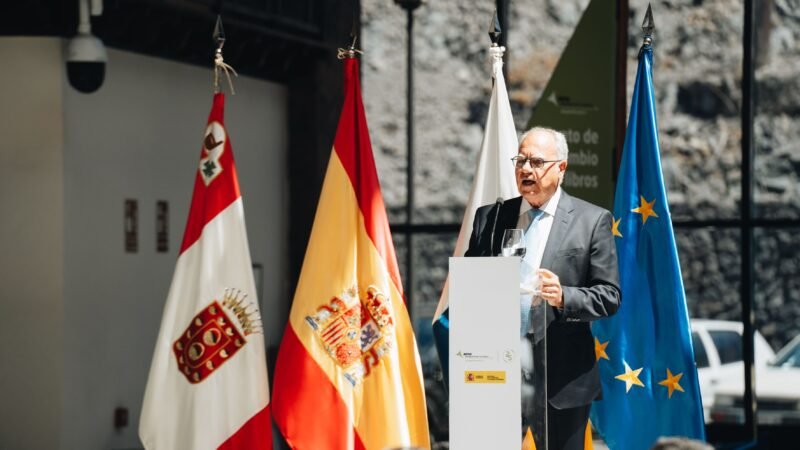 Curbelo urge al Estado a agilizar pagos a aerolíneas por descuento a residentes