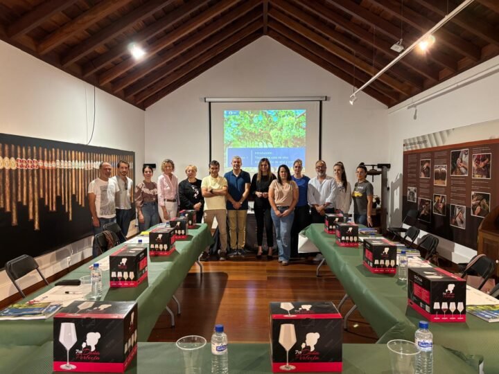 El Cabildo de La Palma forma a profesionales del sector vitivinícola y gastronómico con certificación internacional