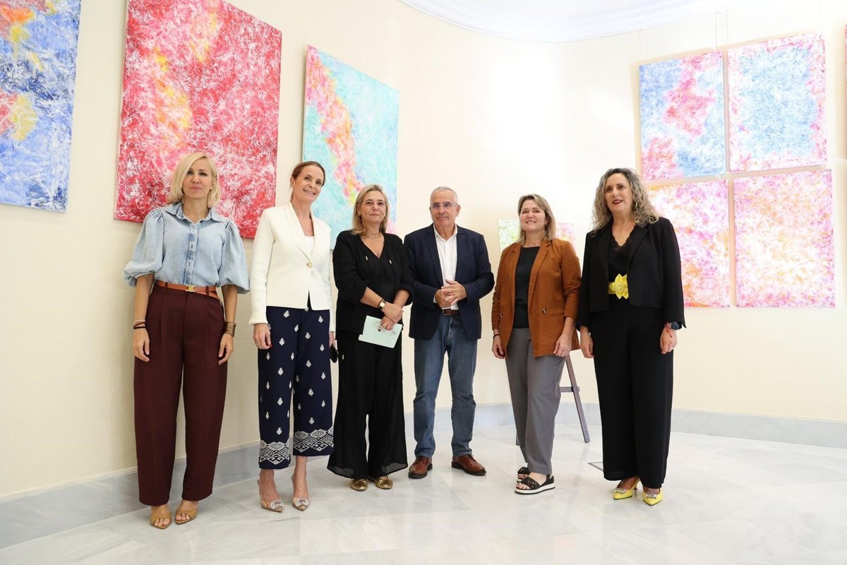 Exposición ‘Cartografía del color’ de Virginia Moreno en el Parlamento de Canarias