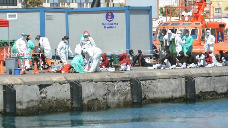 Interceptado cayuco con 206 migrantes al sur de Tenerife