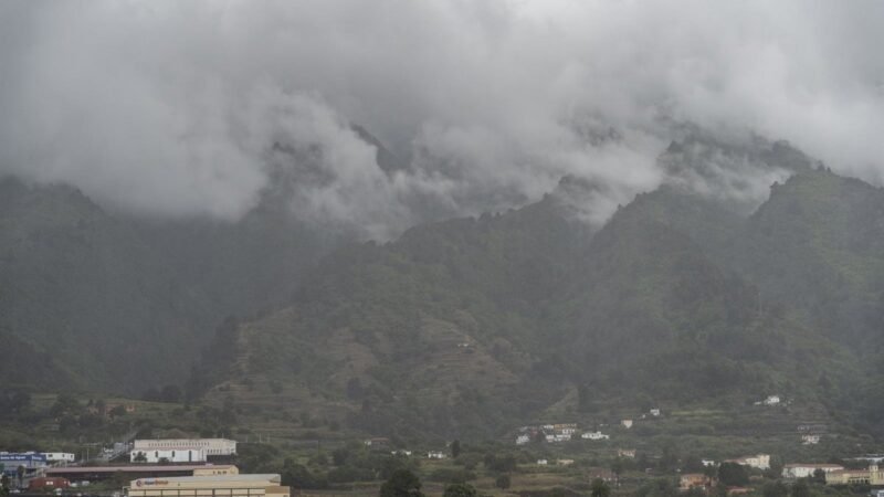 Intervalos nubosos con posibles lluvias en Canarias para el lunes.