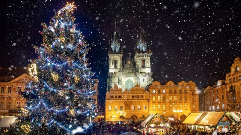 KAYAK revela tendencias de viaje para Navidad y Año Nuevo: aumento en búsquedas de vuelos, hoteles y coches de alquiler. Destinos populares y económicos para viajar. Mejores días para reservar y evitar precios altos.