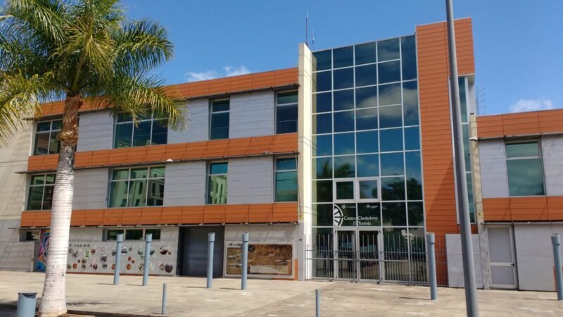 La Laguna relanza licitación de accesibilidad en centros ciudadanos para atraer empresas.